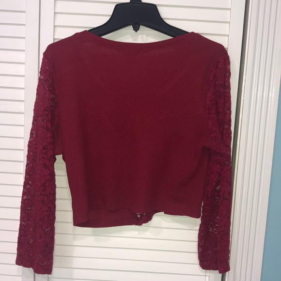 Lace crop top - Picture 2 of 2